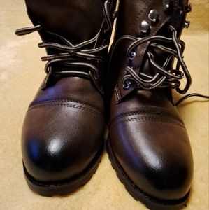 Women Vintage leather boots size 9